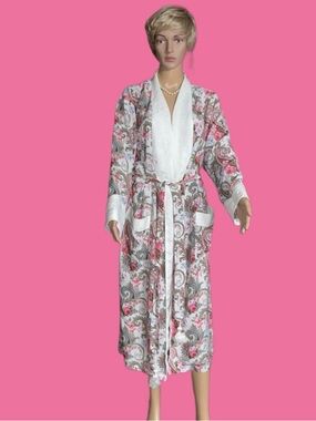 Victoria’s Secret ~ Small ~ Vtg ~ Pink/ White ~ Paisley & Floral Design ~ Robe